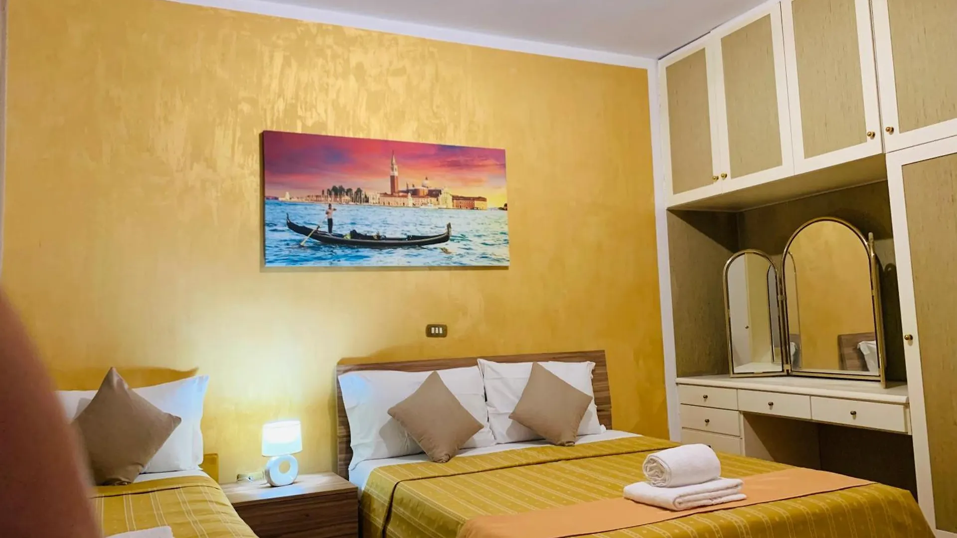 Homestay Venice Villa House Mestre Italy